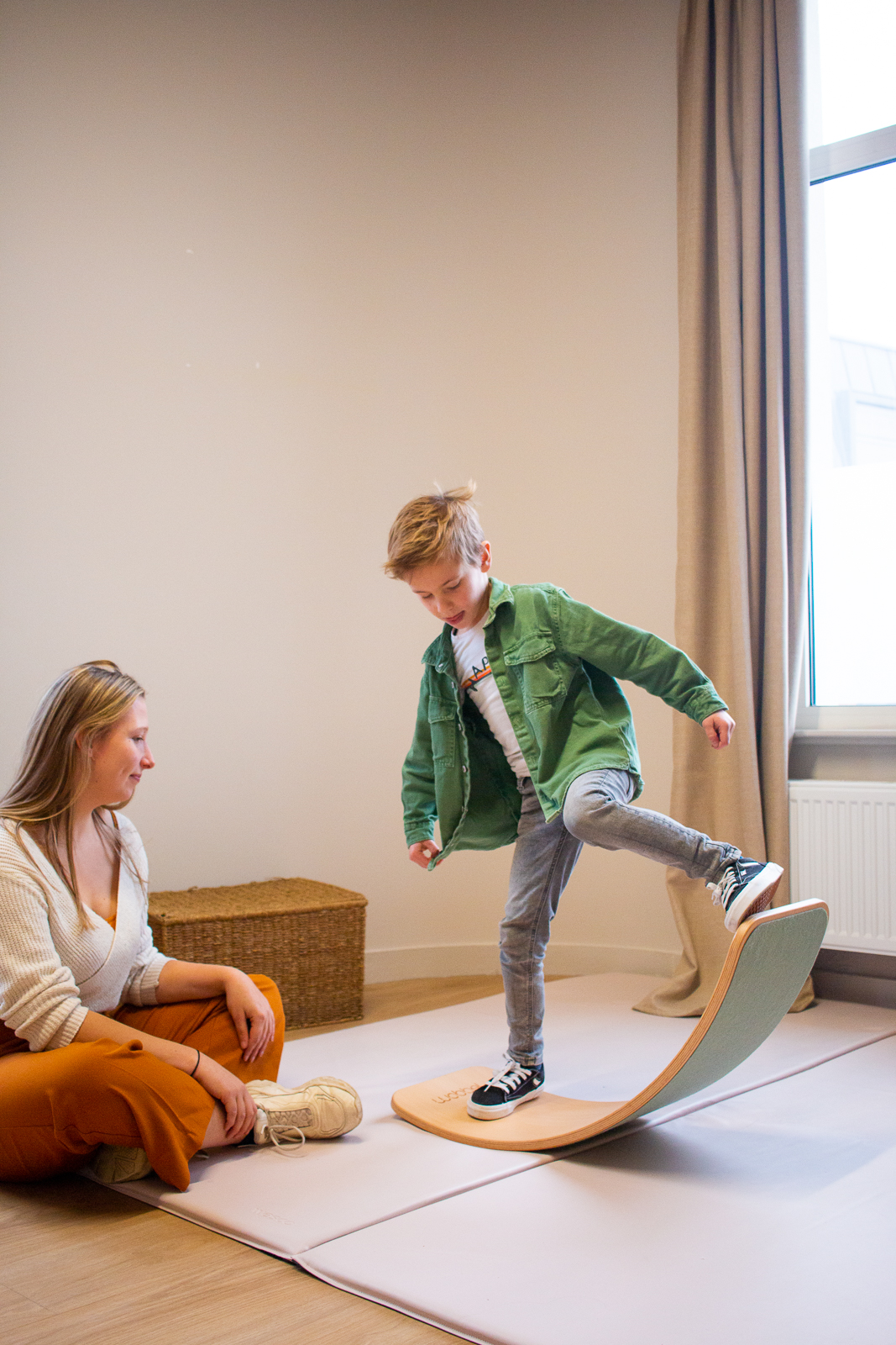 Kinderkracht Eyckens Kinesitherapie voor baby's, peuters, kleuters, kinderen. Wobbelbord wobbelturnen voor kinderen.